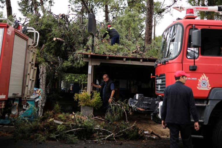 Zes toeristen, onder wie twee kinderen, gedood door tornado in Griekenland