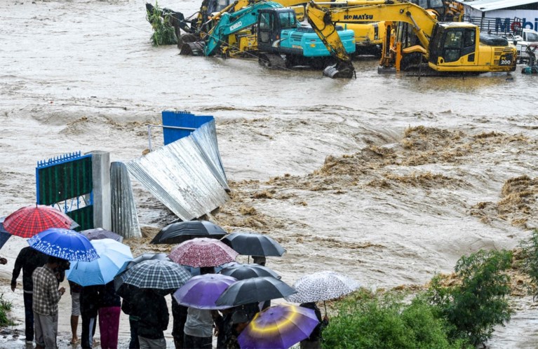 Dodentol door moessonregen in Nepal loopt op tot 65