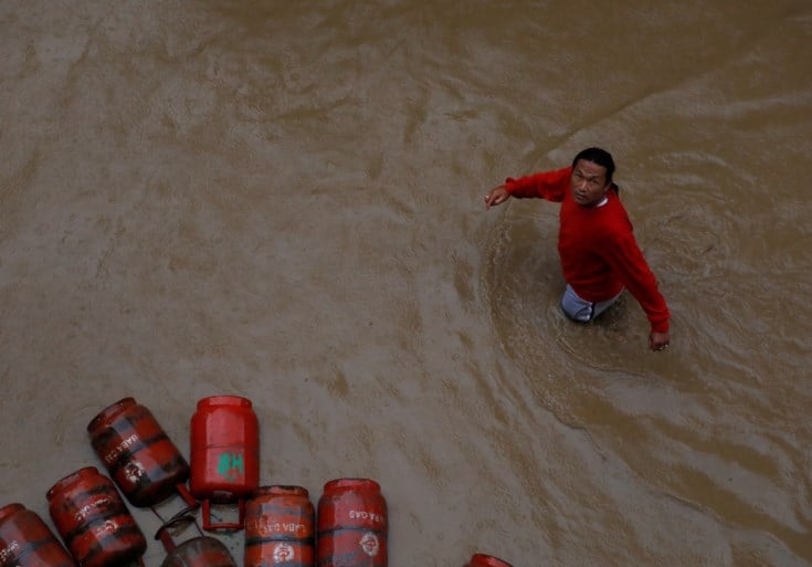 Dodentol door moessonregen in Nepal loopt op tot 65