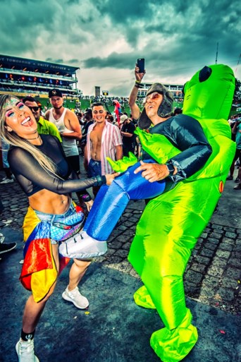 FOTO. Regen en hagel op Tomorrowland, maar feest gaat door
