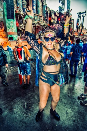 FOTO. Regen en hagel op Tomorrowland, maar feest gaat door