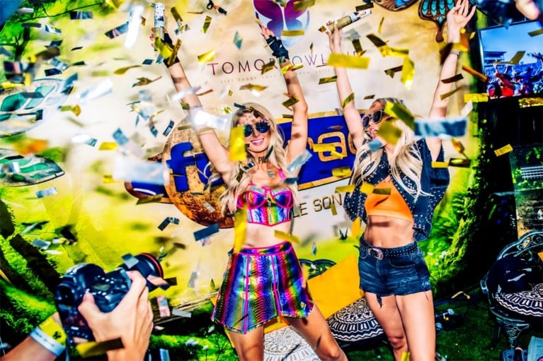 Dan toch: Paris Hilton arriveert onverwacht op Tomorrowland