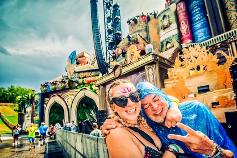 FOTO. Regen en hagel op Tomorrowland, maar feest gaat door
