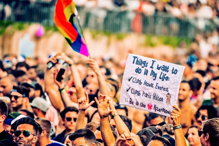 Paris Hilton bouwt een feestje op Tomorrowland: “I fucking love you Belgium!”
