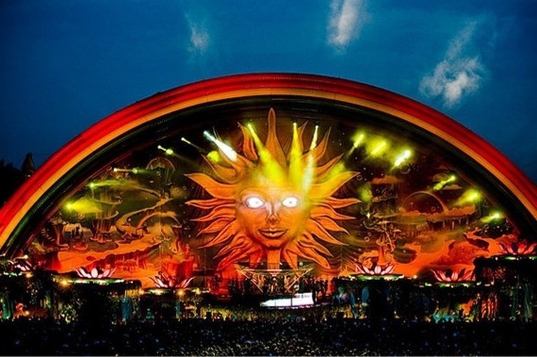 15 jaar Tomorrowland: van een podium dat een 10-jarige kon bedenken tot buitenaardse kunstwerken