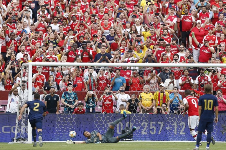 Courtois de penaltyheld voor Real in spektakelstuk tegen Arsenal