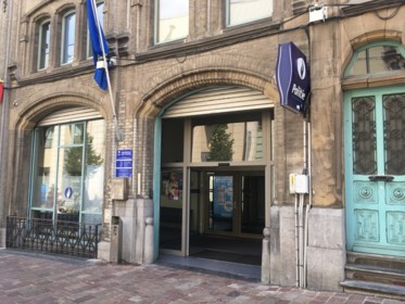 Wildplasser Voor De Deur Van De Politie Gent Het Nieuwsblad Mobile