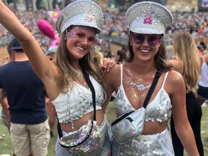 Acht leuke looks voor op Tomorrowland, maar hoe blijft je make-up zitten in deze hitte?