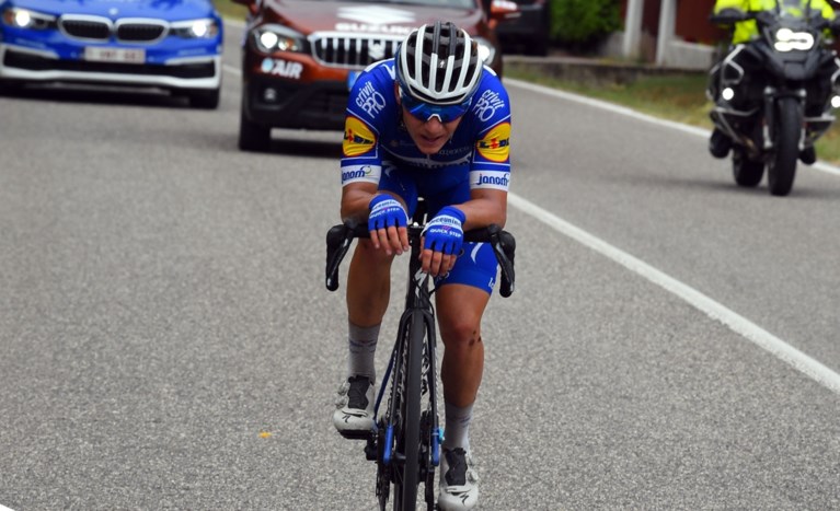 Beresterke Remco Evenepoel soleert naar ritzege in Italiaanse rittenkoers, met twee minuten voorsprong