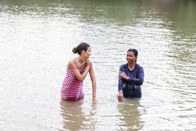 “Onzichtbare” Miss België komt nog eens in belangstelling met bezoek aan schooltje in Cambodja