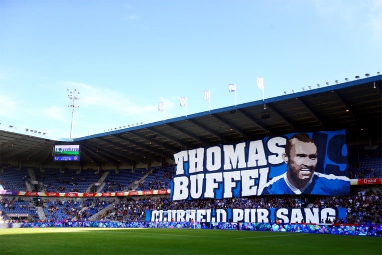 IN BEELD. Kippenvelmomenten tijdens afscheidswedstrijd van Thomas Buffel, met bekende namen en zijn zoontjes