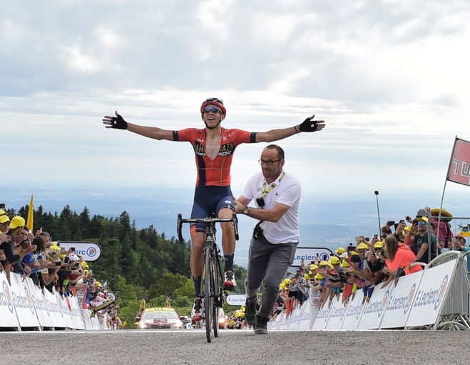 Dylan Teuns mist de Clasica San Sebastian na incident met tractor: “Met mijn hoofd op het stuur terechtgekomen”