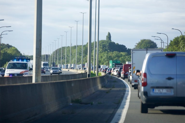 Grote verkeershinder na dodelijk ongeval met voetganger op Brusselse buitenring: slachtoffer vorige nacht dronken opgepakt