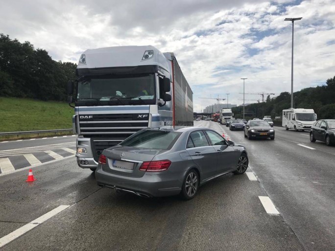 Ernstige hinder op Antwerpse Ring richting Gent door ongeval aan Antwerpen-Zuid