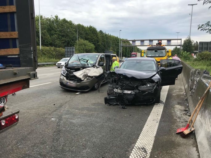 Ernstige hinder op Antwerpse Ring richting Gent door ongeval aan Antwerpen-Zuid