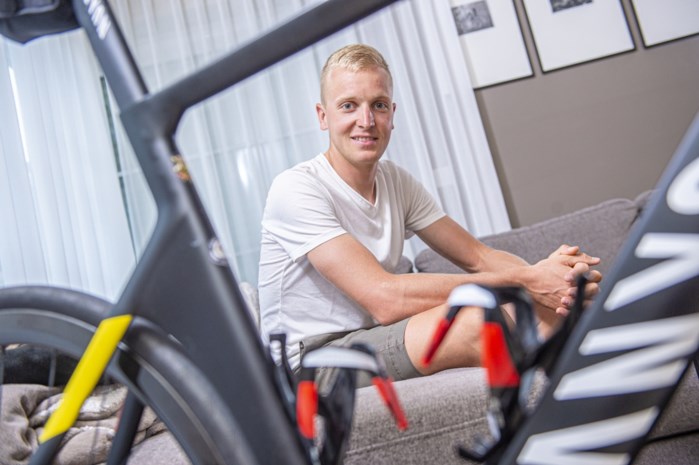 Tim Merlier Vriendin Supporters Geven Merlier Warm Onthaal In Wortegem Petegem Wielrennenstraffe Toer Van Tim Merlier 27 In Tirreno Adriatico Bikunoimas