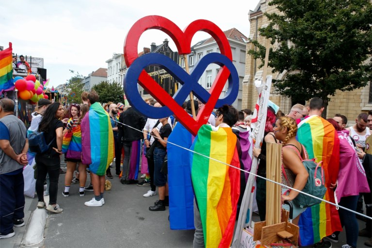 90 000 Mensen Wonen Antwerp Pride Parade Bij Antwerpen Het Nieuwsblad