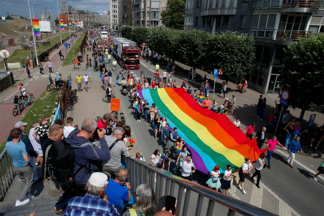 90.000 Mensen Wonen Antwerp Pride Parade Bij (Antwerpen) - Het Nieuwsblad