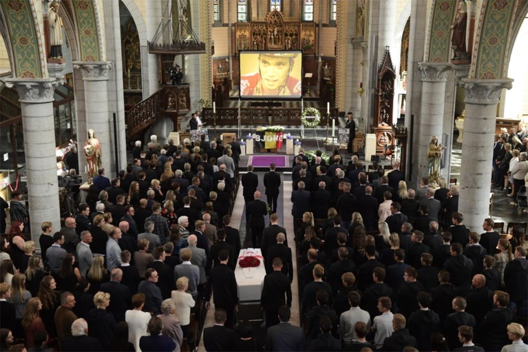 FOTO. Wielerwereld neemt afscheid van Bjorg Lambrecht