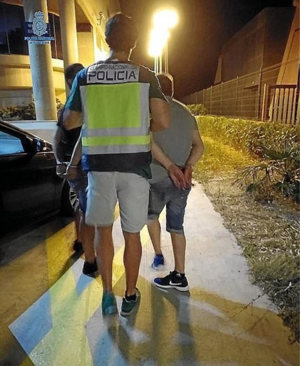 20-jarige toeriste aangerand, toevallige voorbijganger beslist gewoon mee te doen