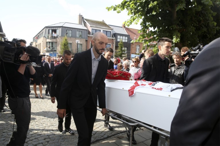 FOTO. Wielerwereld neemt afscheid van Bjorg Lambrecht