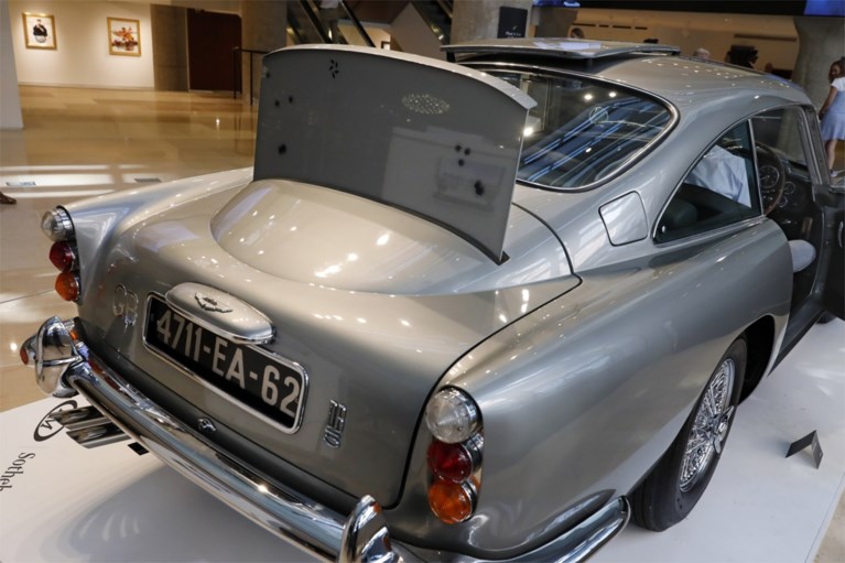 Aston Martin van James Bond voor fortuin geveild