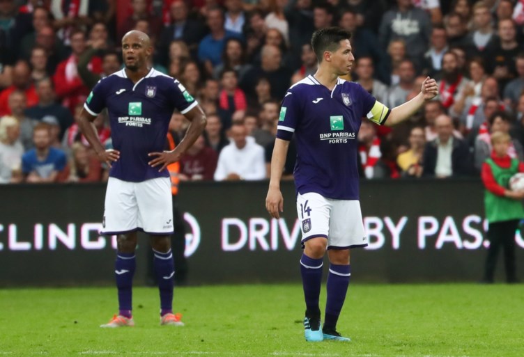 Vincent Kompany krijgt motor Anderlecht niet op gang: uitblinkers Mboyo en Kage stuwen Kortrijk naar winst