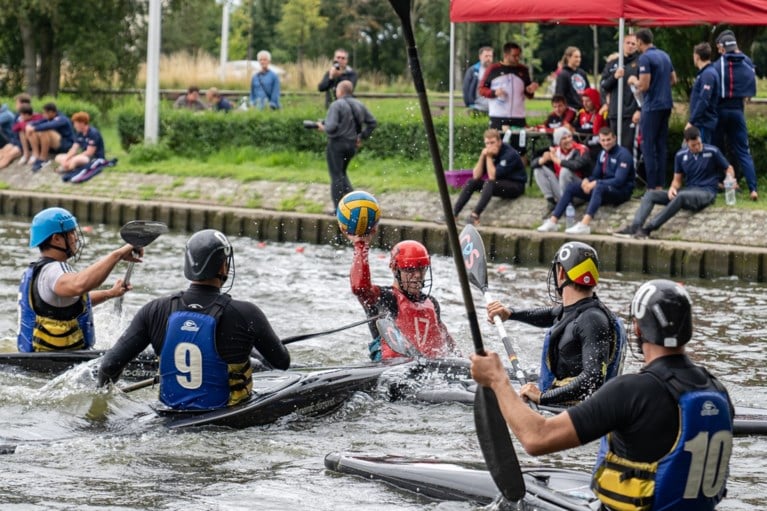 Internationale top kajakpolo levert strijd in Watersportbaan