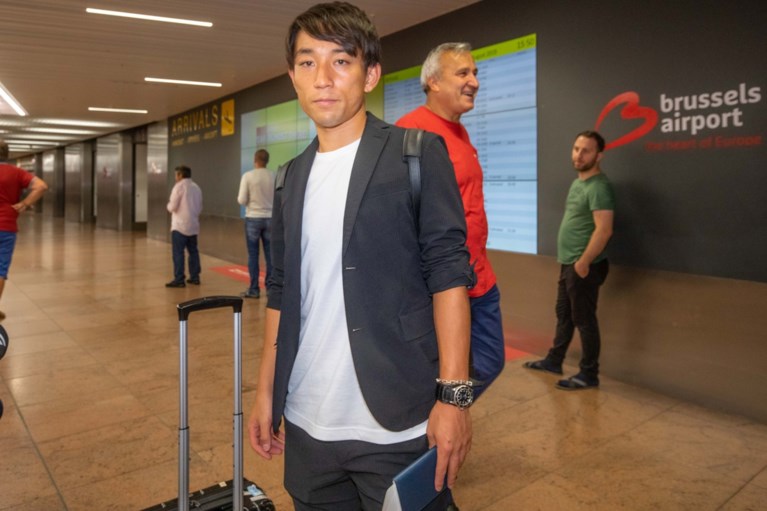 Antwerp huurt Japans international: “Ik speelde al voor 25.000 supporters, maar deze sfeer is toch wat anders”