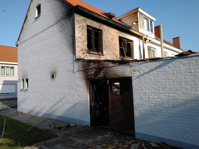 Bewoner zwaar verbrand bij uitslaande brand in huis
