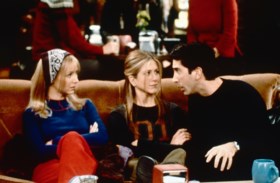 ‘Friends’-geheimen onthuld: waarom Jennifer Aniston bijna uit de reeks geschreven werd en wie de zevende Friend is