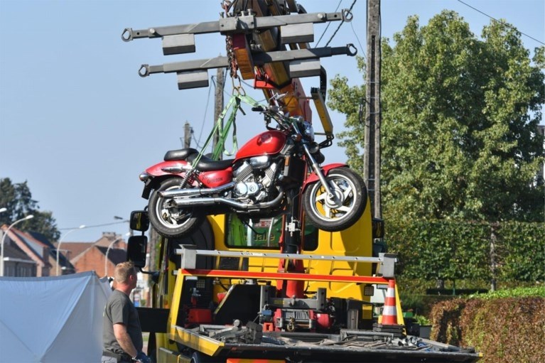 Motorrijder (63) komt om het leven bij verkeerd inhaalmanoeuvre