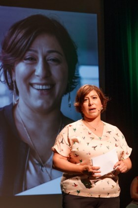 Meyrem Almaci (Groen): over startnota De Wever: “Ze spant een val van angst en haat. Wie zijn volk graag ziet, verdeelt het niet”