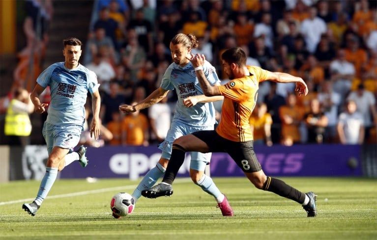 Newcastle smeert Tottenham eerste nederlaag aan, Wolves redt punt tegen Burnley