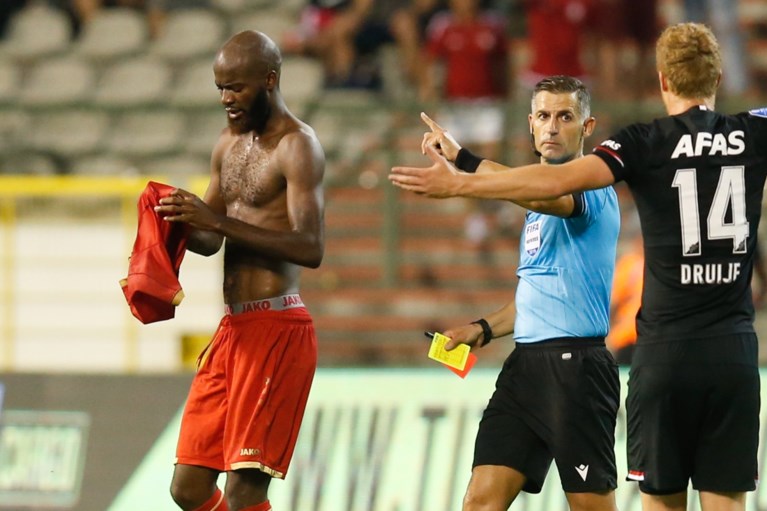 Episch duel, maar geen poules voor Antwerp: met negen man ten onder na dom rood Lamkel Zé
