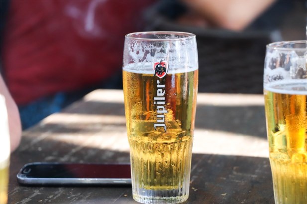 Jupiler Behoudt Groter Glas Na Succesvolle Zomeractie Het Nieuwsblad Mobile