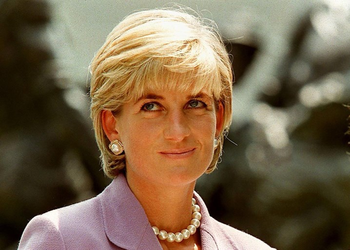 Hailey Baldwin gaat prinses Diana achterna in fotoshoot