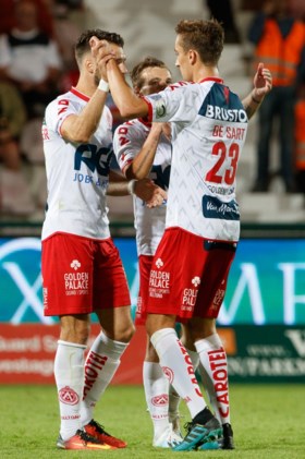 Strafschop in spektakelrijk slot zorgt voor billijk gelijkspel tussen KV Kortrijk en KV Oostende