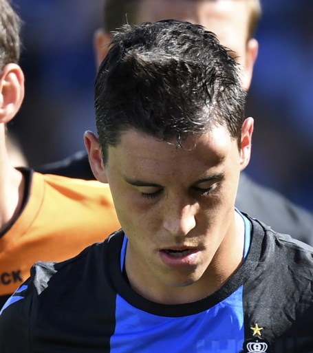 Onverantwoord: zowel bij Club Brugge als bij Anderlecht wordt speler met hoofdblessure pas minuten later gewisseld