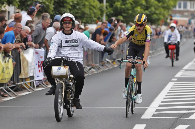 Remco Evenepoel gaat onderuit in Dernycriterium Wetteren, Laurens De Plus wint: “Blessures vallen mee”