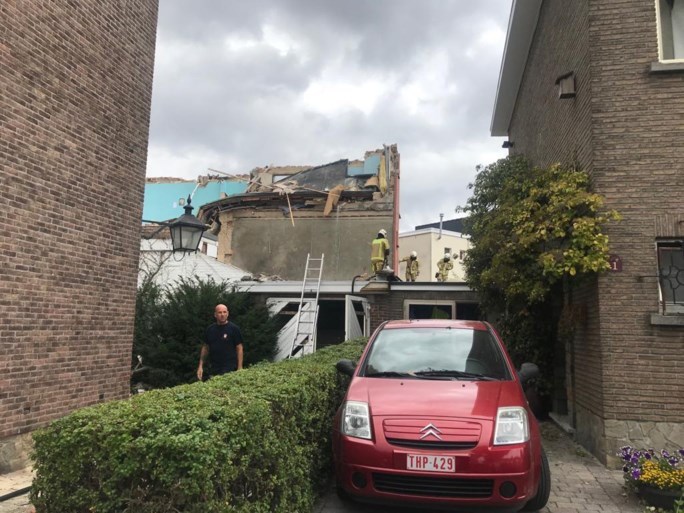 Drie huizen ingestort bij zware explosie in Wilrijk: drie personen van onder puin gehaald, speurhonden zoeken naar laatste vermiste