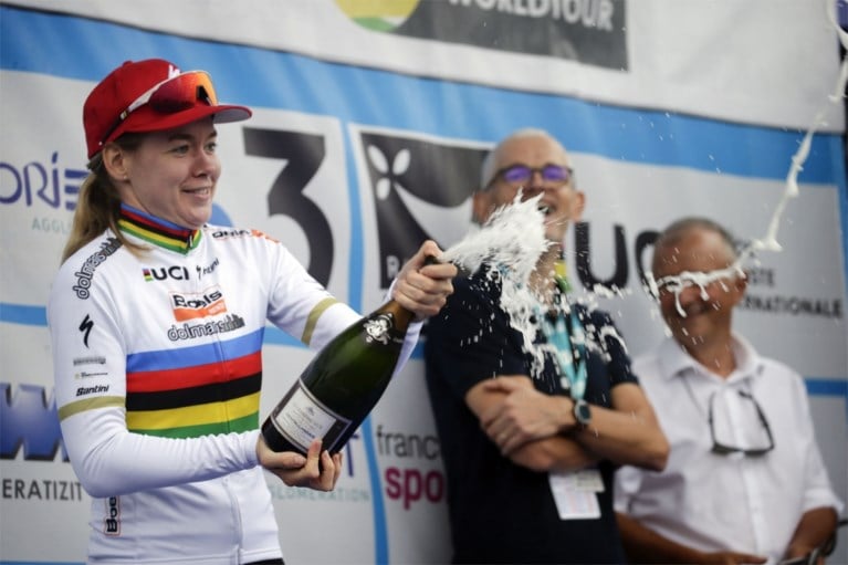 Succesploeg van wereldkampioene Anna van der Breggen en Jolien D’hoore verliest WorldTour-status: “Jammer dat die regel er is”
