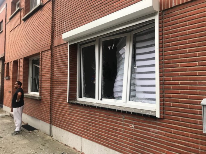 Drie huizen ingestort bij zware explosie in Wilrijk: drie personen van onder puin gehaald, speurhonden zoeken naar laatste vermiste