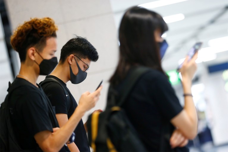 Hongkong zet zich schrap nu manifestanten terugkeren naar luchthaven: politie massaal aanwezig