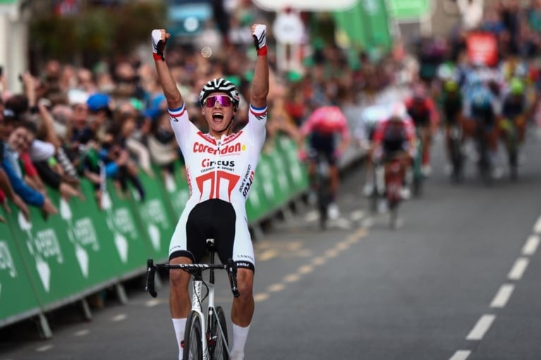 Helemaal klaar voor het WK: Mathieu van der Poel overrompelt tegenstand in de Ronde van Groot-Brittannië