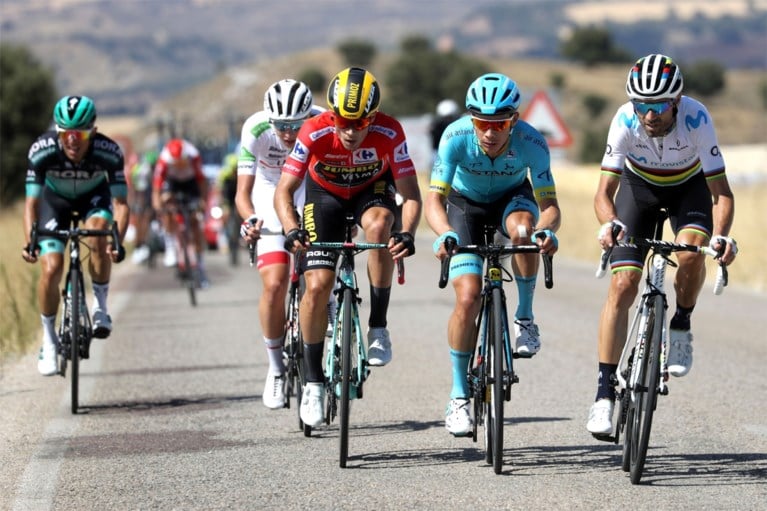 Waaieretappe in Vuelta levert Belgische zege op maar gooit klassement ook door elkaar: plots doet Quintana weer mee