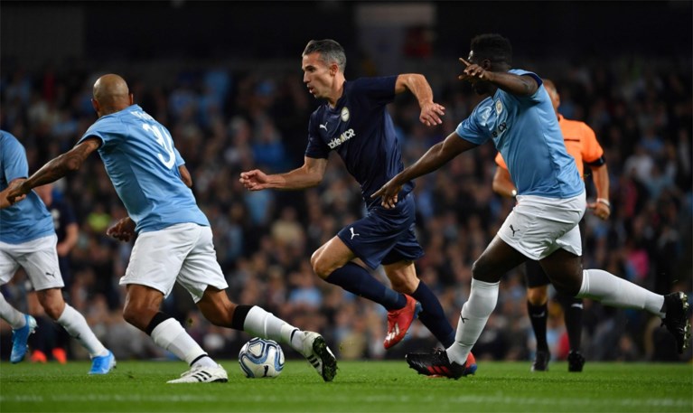 50.000 fans sluiten Vincent Kompany laatste keer in de armen voor afscheidsmatch bij Manchester City