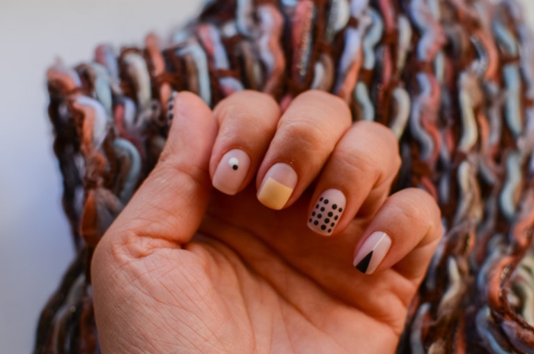 Bruin, brons en beestig: nagellaktrends voor de herfst
