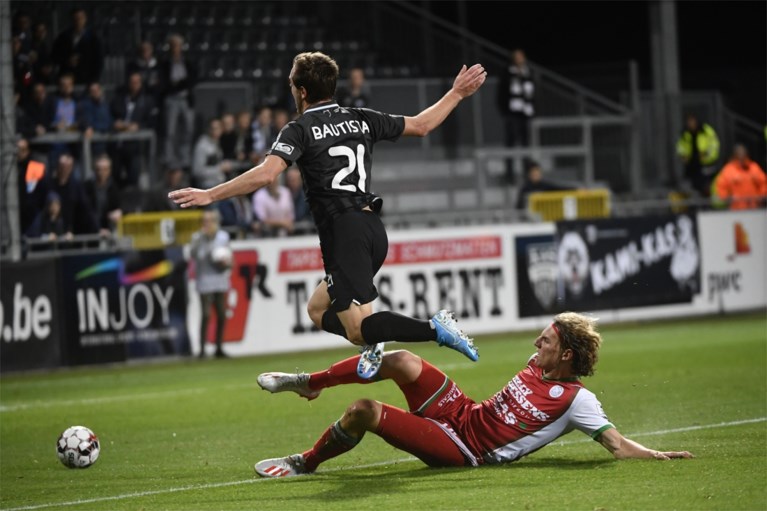 Videoref grijpt in: Zulte Waregem krijgt geen penalty tegen, wel een rode kaart