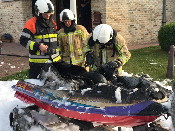 Dertiger loopt brandwonden op in het gezicht nadat jetski plots vlam vat
